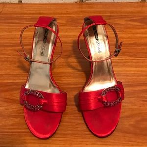 Red gemmiferous heels